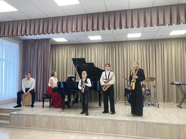 Музыкально–литературная композиция «Строки, опаленные войной»