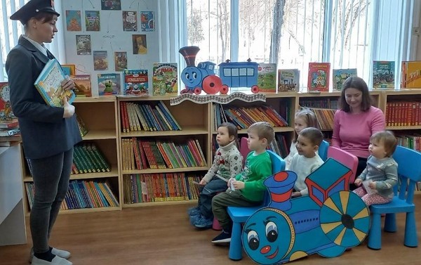 Путешествие с «Книжным паровозиком» продолжается