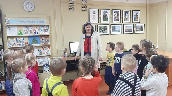 Книжно–иллюстративная выставка «Меня не растили – из снега слепили»