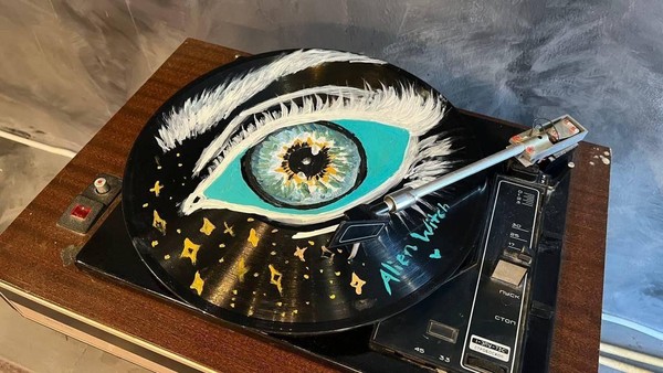 Мастер-класс «Роспись виниловых пластинок»