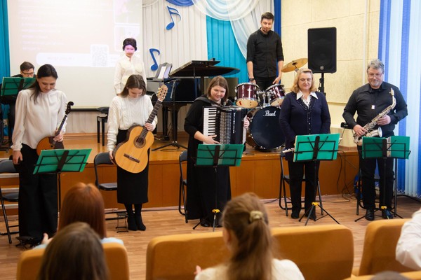 Школьный конкурс юных исполнителей на гитаре «Юный виртуоз»