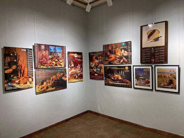 Экскурсия по выставке А. Павлушина «Рекламная пауза»