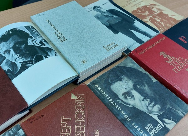 Поэтический вечер «Не думай о секундах свысока»