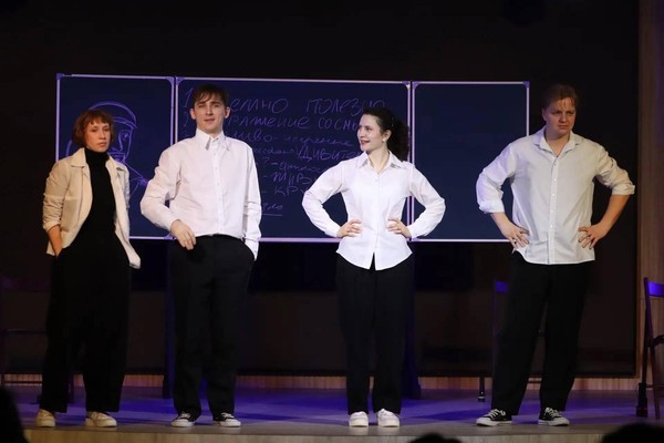 Спектакль-лекция «8 причин моей ненависти и любви к поэзии»