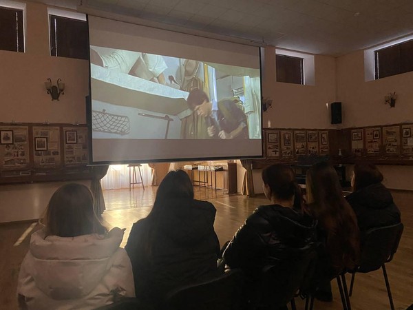 Трансляция художественного фильма «Витя Глушаков — друг апачей»