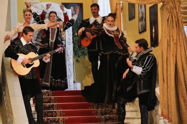 Спектакль в фойе «С любовью не шутят»