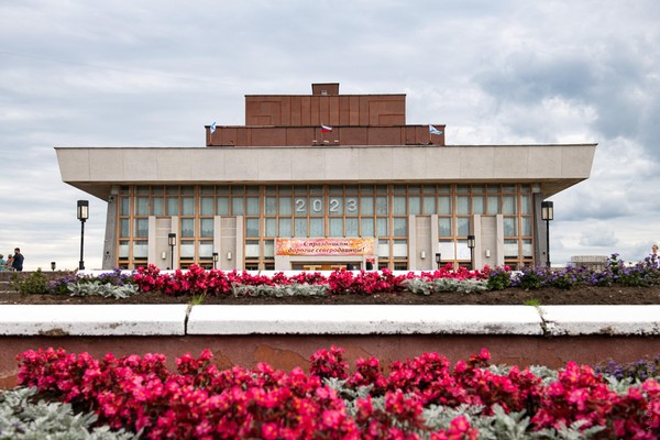 Спектакль «Валентин и Валентина»