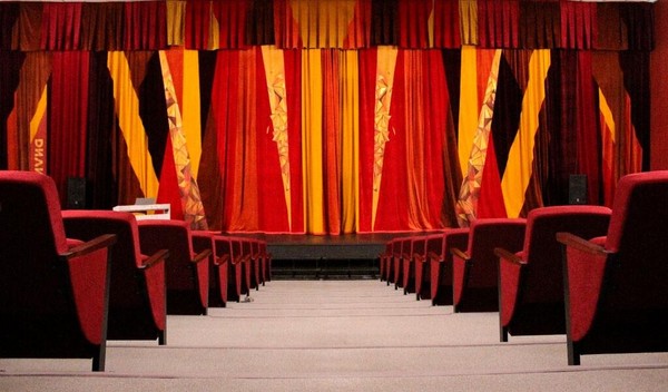 Спектакль «Мальчик-головошар»