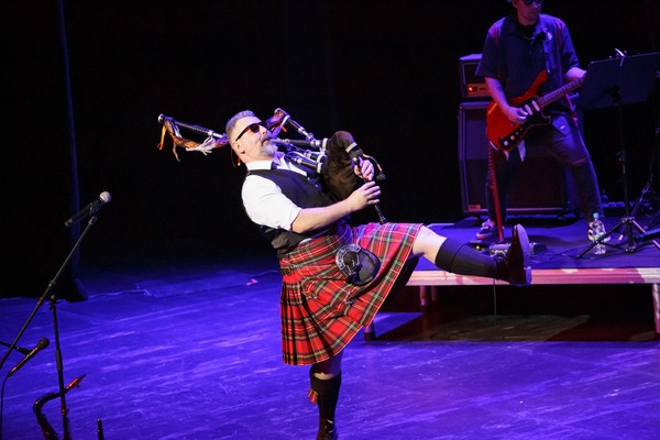 Шоу Артемия Воробьёва «РОКовая волынка»