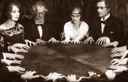 Спиритизм, нудизм, туризм: хобби в Российской империи