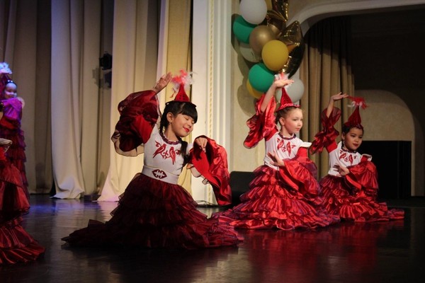 Концертная программа «Переплетение песни, кюя и танца»