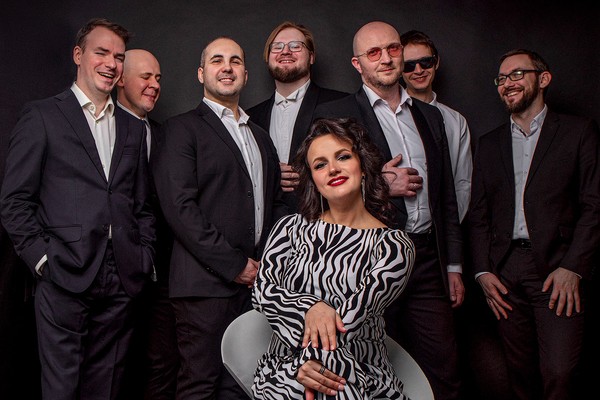 Оркестр саксофонов 2x2 Orchestra и Лина Нова