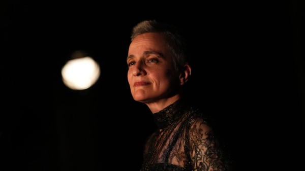 О тебе только шёпотом — он невесом…