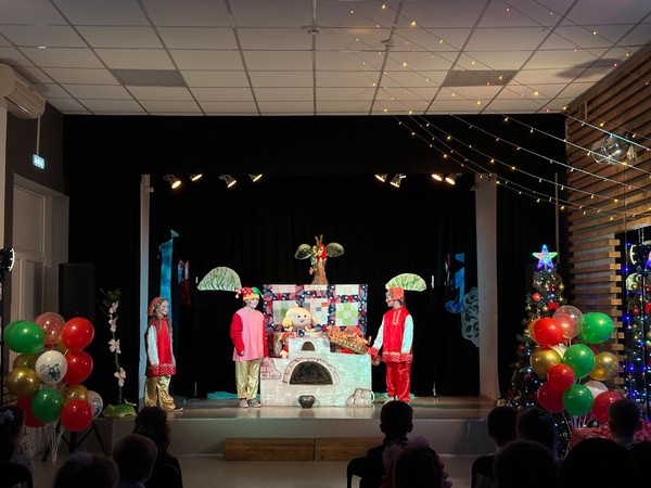 Спектакль «Пузырь, Соломинка и Лапоть»