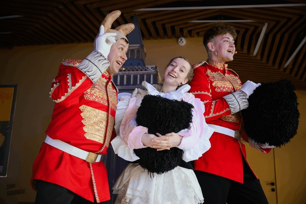 Спектакль «Алиса в Стране чудес»