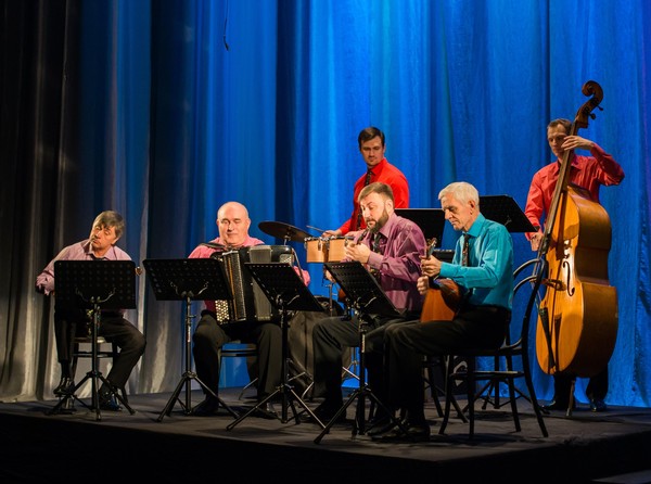 Концертная программа «Уличные мелодии в смокингах»