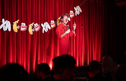 Стендап для детей: Новогоднее шоу для детей в настоящем взрослом стендап-клубе