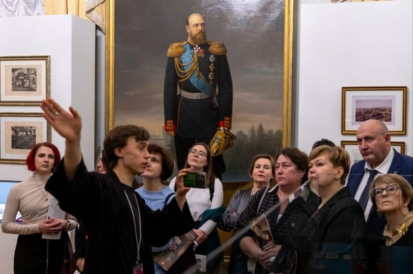 Кураторская экскурсия по выставке «Эпоха Императора Александра III и ее наследие»