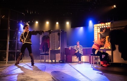 Три товарища?