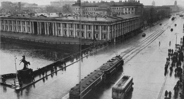 Тематическая экскурсия «Легендарный город на Неве»