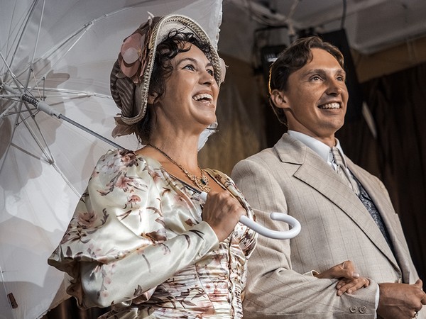 Спектакль «Наши за границей»