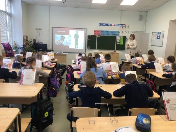 Цикл патриотических занятий ко Дню защитника Отечества «Вооружение и военный костюм»