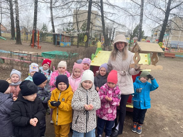 Тематическая программа с мастер-классом по изготовлению кормушек «Покормите птиц зимой»