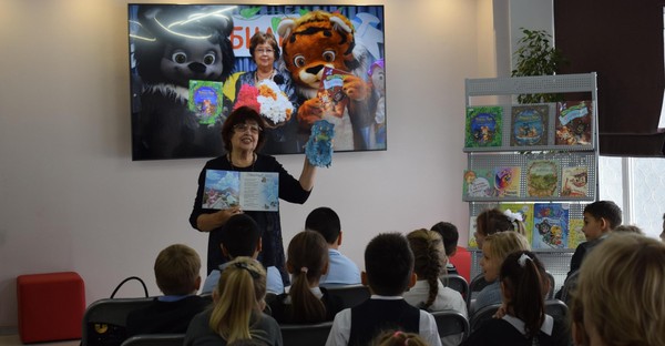 Презентация книги «Оранжевые мячики» дальневосточной писательницы Елены Неменко