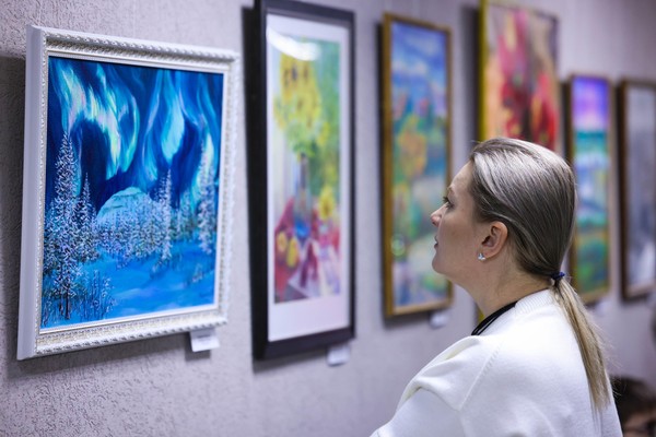 Городская выставка «Февральские самоцветы»