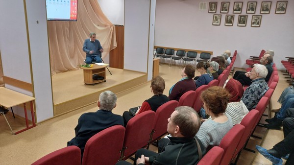 «С дырочкой в правом боку» – поэзия Юнны Мориц»