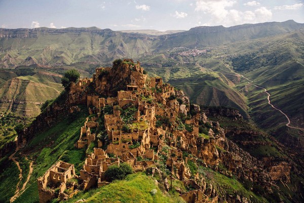 «Ханская крепость», подземный водопад и рукотворные террасы