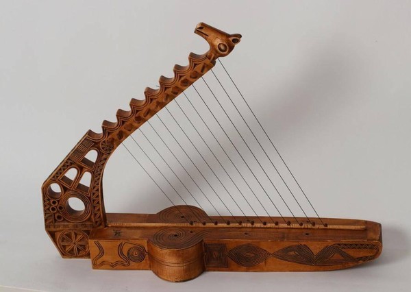 Мастер-класс по игре на осетинской двенадцатиструнной арфе заслуженного артиста РСО-Алания и РЮО Олега Ходова