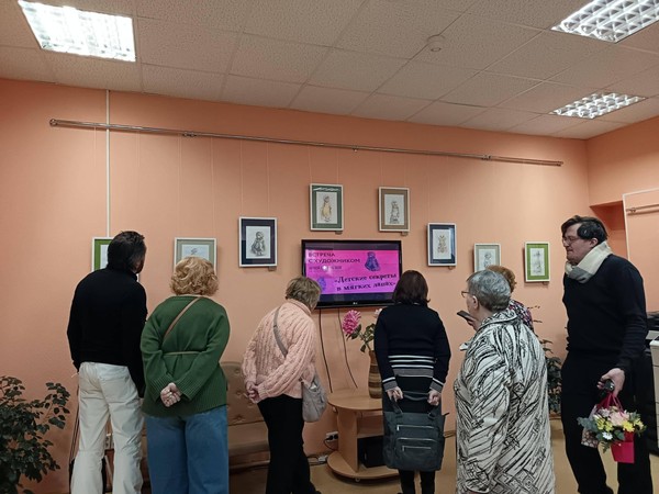 Творческая выставка «Детские секреты в мягких лапах»