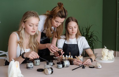 Творческий мастер-класс по изготовлению свечи в банке и аромасаше