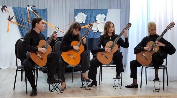 «В гостях у Сеньориты Гитары»