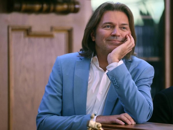 «Вне времени»