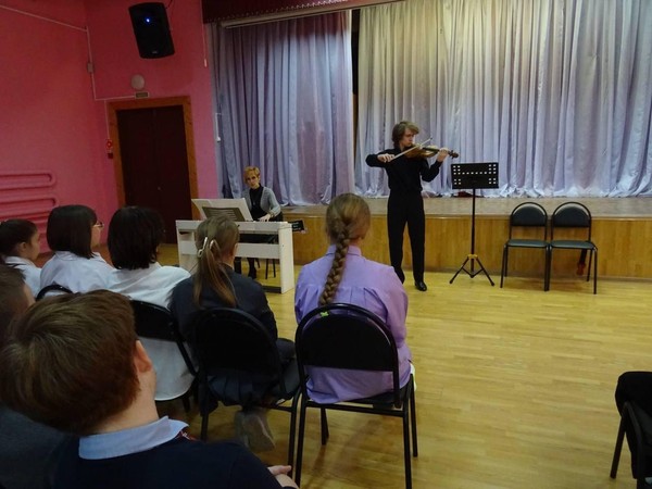 Литературно-музыкальная композиция «И плывут, и растут эти звуки»