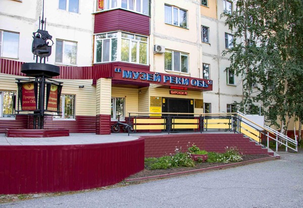 Выставка «Два маршрута музея»