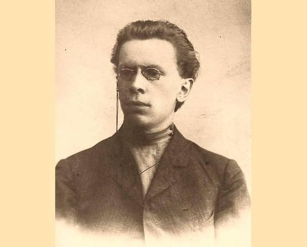 Виртуальная выставка «Меня безвестная дорога к скитаньям новым уведет…»