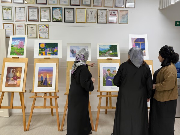 Выставка рисунков Л. Л. Есмирзаевой «По страницам памяти»