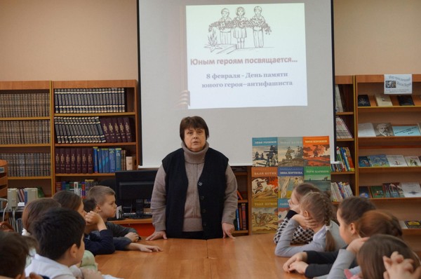 «Памяти юных героев будем достойны»: патриотический час к Дню юного героя-антифашиста»