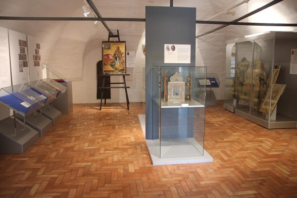 Выставка «Одарить по-царски»