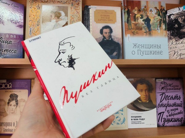 Kнижно-иллюстративная выставка «Последняя тайна поэта»