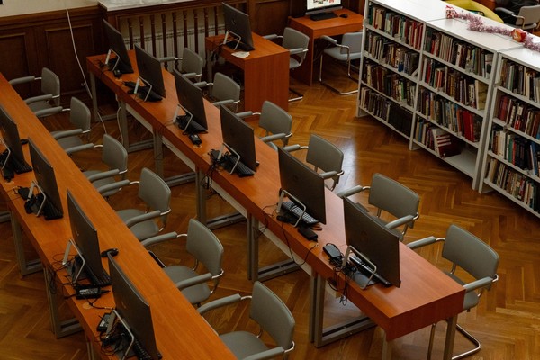 Выставка отчетных работ выпускников ДХШ г. Полевской «Поэзия творчества»