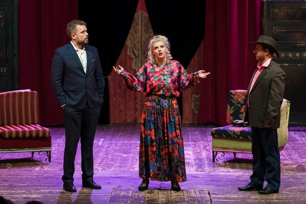 Спектакль «Играем в дружную семью»