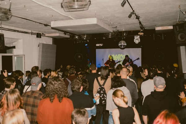 Телеэкран, Побег, Дедовский свитер, Шумозавры