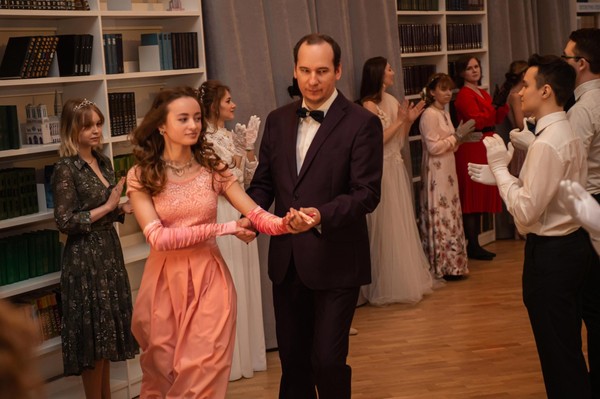 Бал «У Сухановых»