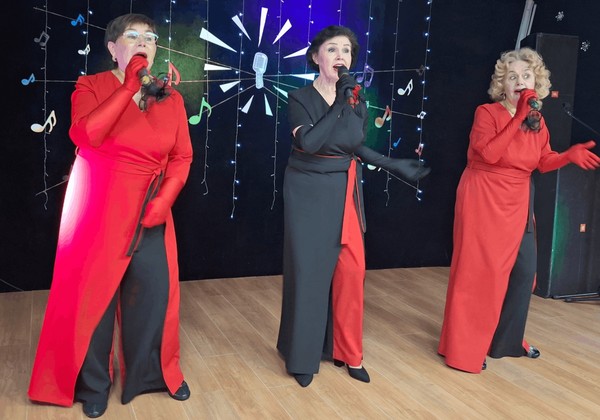 Вокальный проект для старшего поколения «Пою, и точка!»