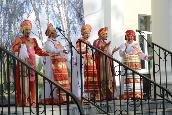 Юбилейный концерт ансамбля «Веселуха» «Какая песня без баяна...»