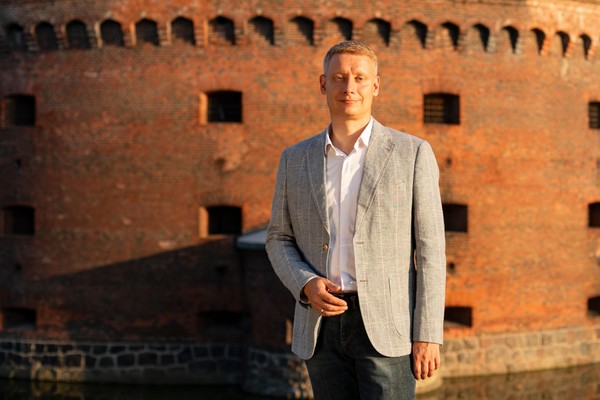 Лекция «Как камень «утренней зари» разделили императрица и коммунист»